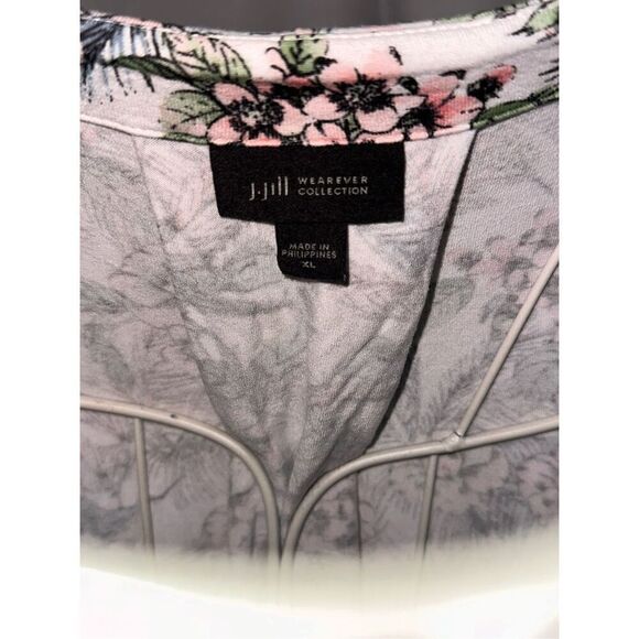 BEAUTIFUL J. Jill White V NECK FLORAL PRINTcotton with water-color floral print - Picture 3 of 6